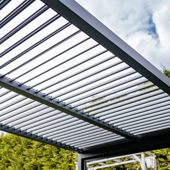 Pergola-ogrodowa-w-kolorze-antracytowym. (4).webp